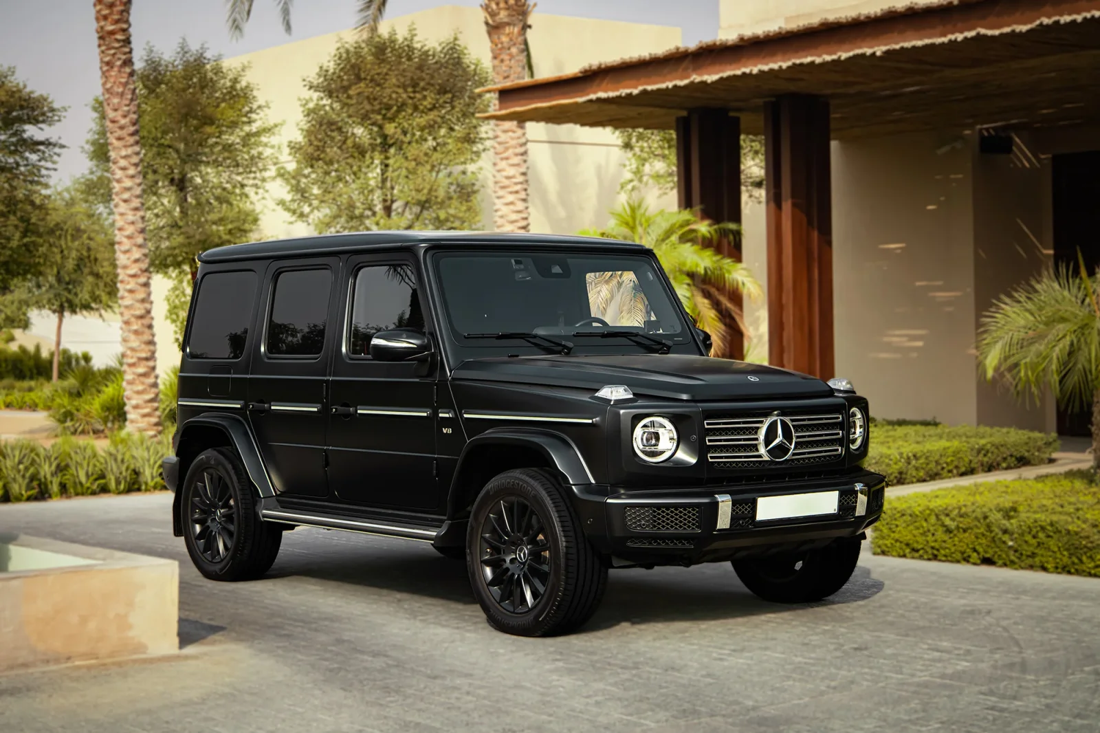 Huren Mercedes-Benz G-Class 550 Zwart 2021 in Dubai - 12 