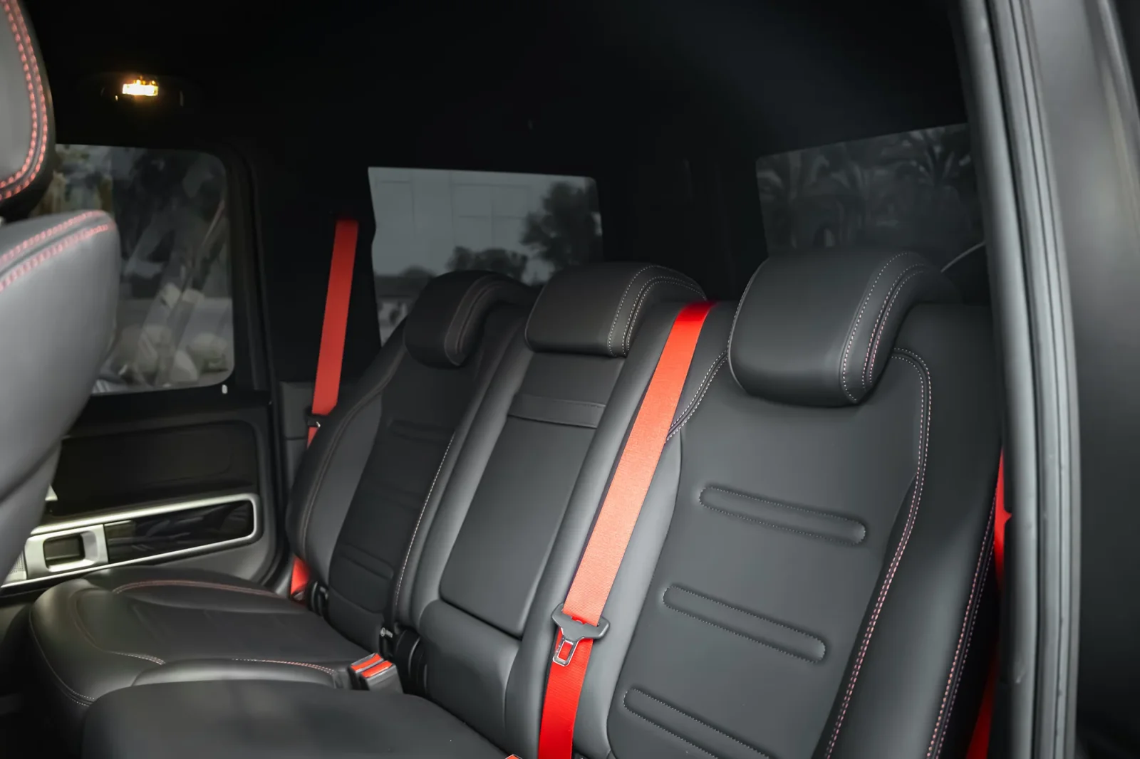 Huren Mercedes-Benz G-Class 550 Zwart 2021 in Dubai - 11 