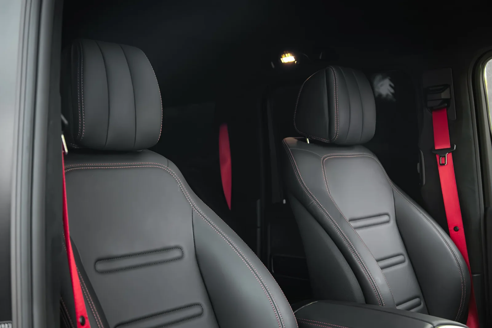 Huren Mercedes-Benz G-Class 550 Zwart 2021 in Dubai - 6 