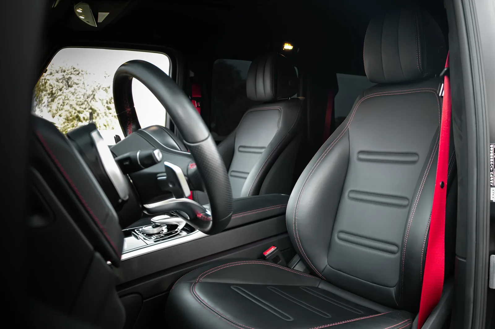 Huren Mercedes-Benz G-Class 550 Zwart 2021 in Dubai - 5 