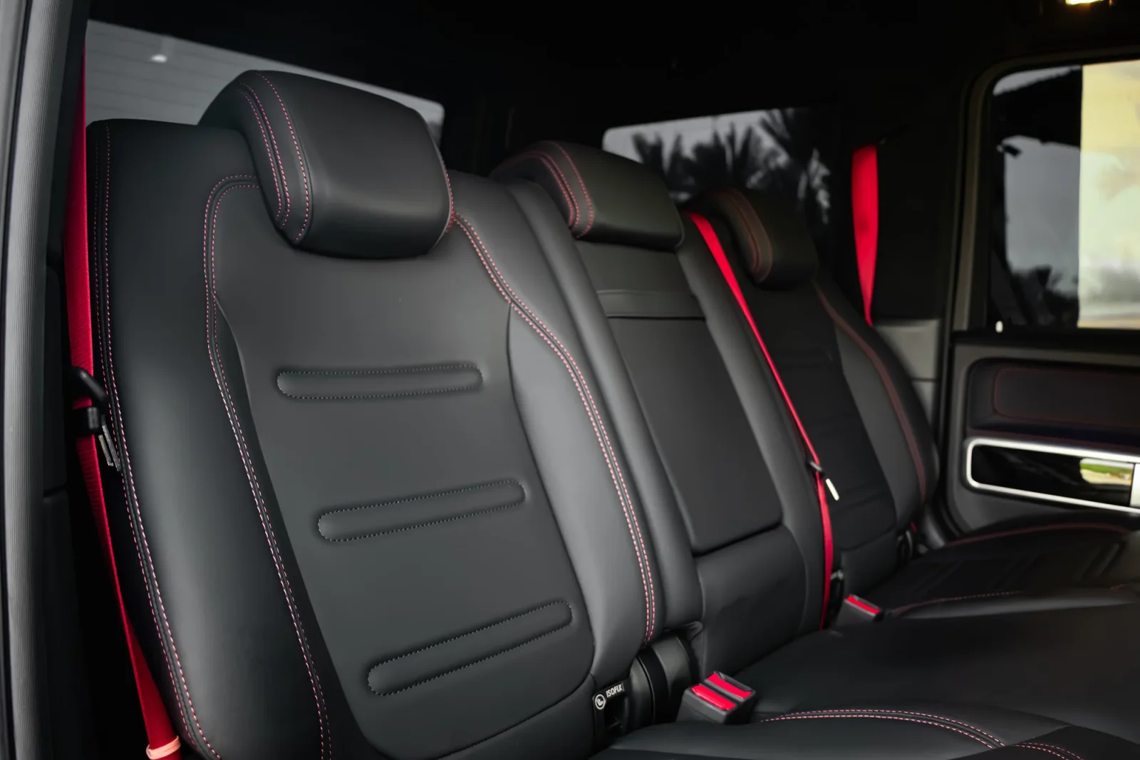 Huren Mercedes-Benz G-Class 550 Zwart 2021 in Dubai - 10 