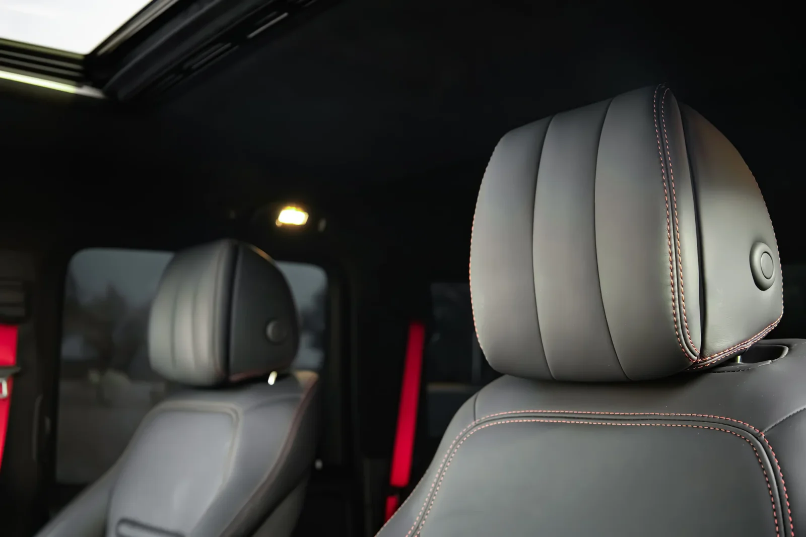 Huren Mercedes-Benz G-Class 550 Zwart 2021 in Dubai - 9 