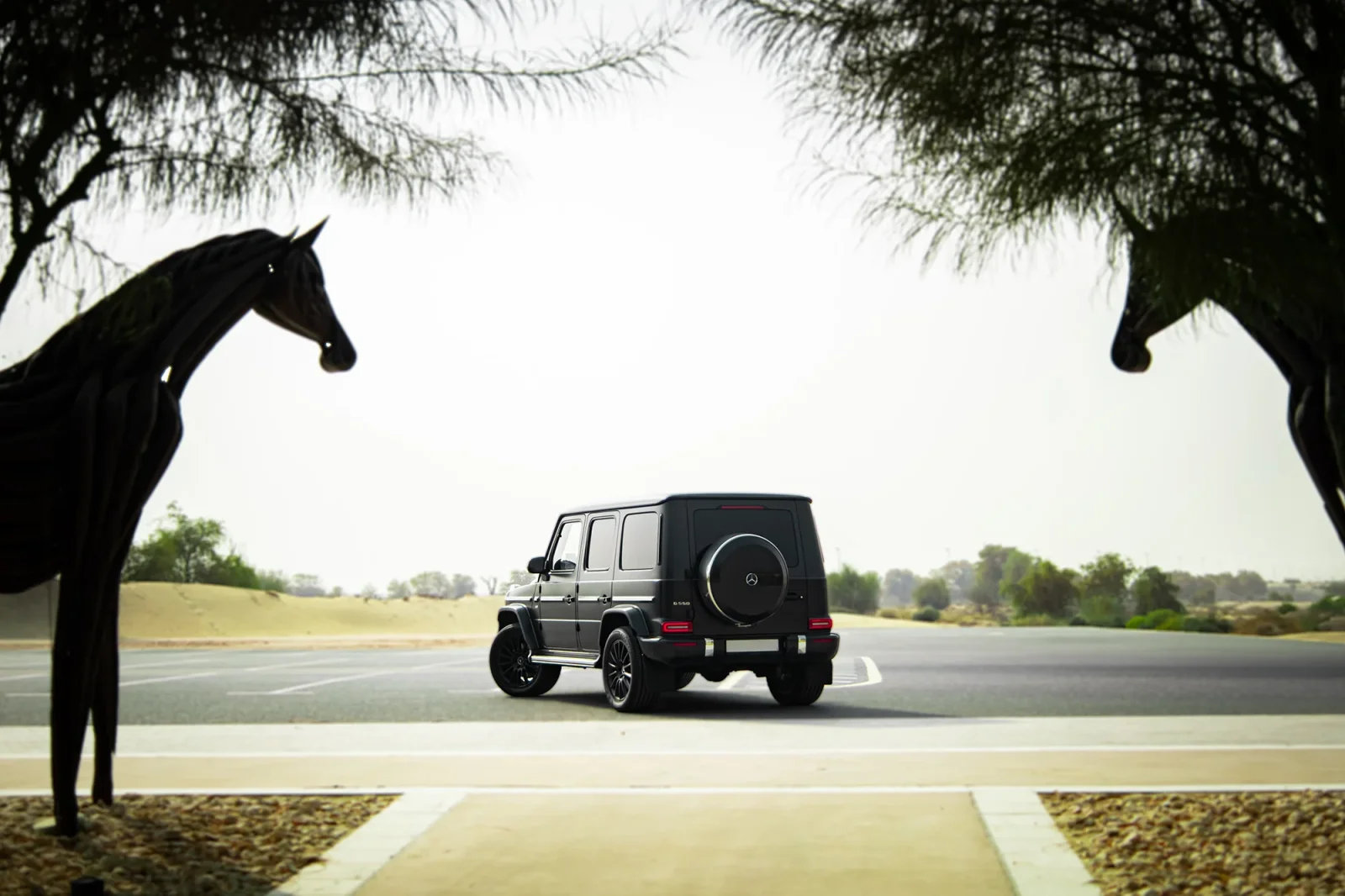 Huren Mercedes-Benz G-Class 550 Zwart 2021 in Dubai - 14 