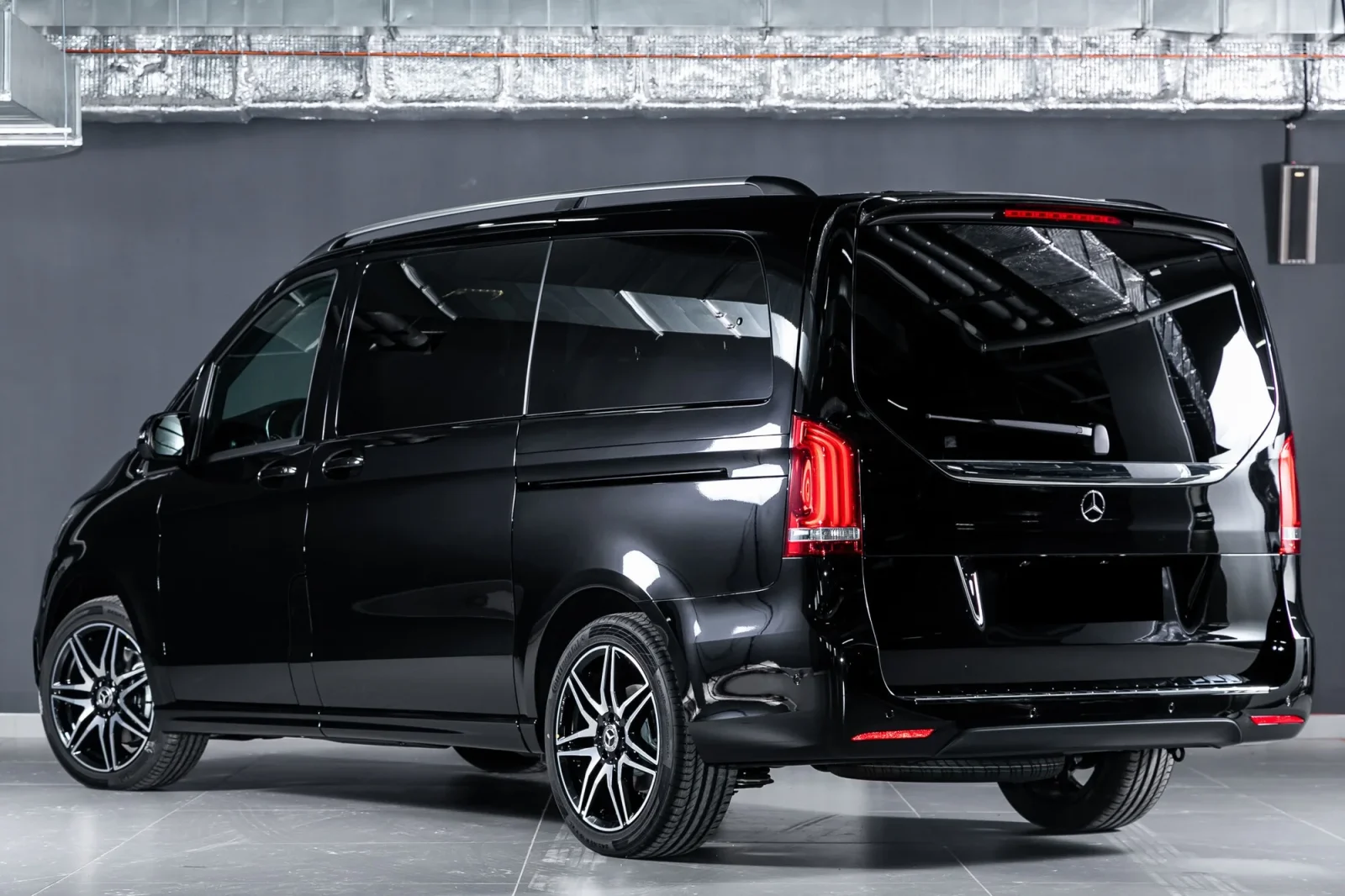 Huren Mercedes-Benz V-Class 250 Zwart 2023 in Dubai - 7 