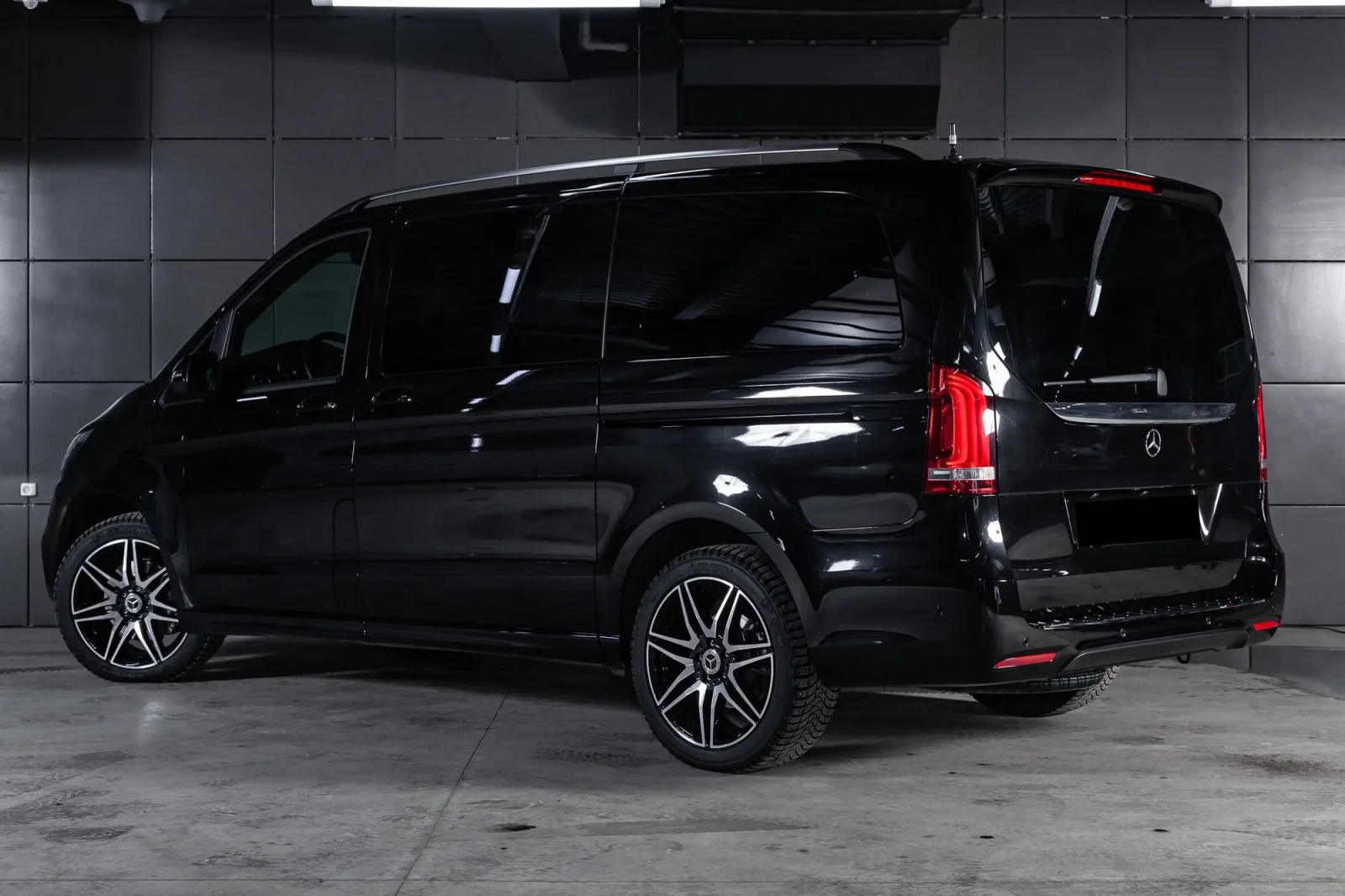 Affitto Mercedes-Benz V-Class 250 Nero 2022 in Dubai - 4 