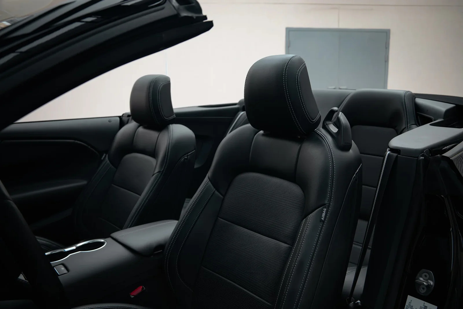 Huren Ford Mustang  Zwart 2024 in Dubai - 11 