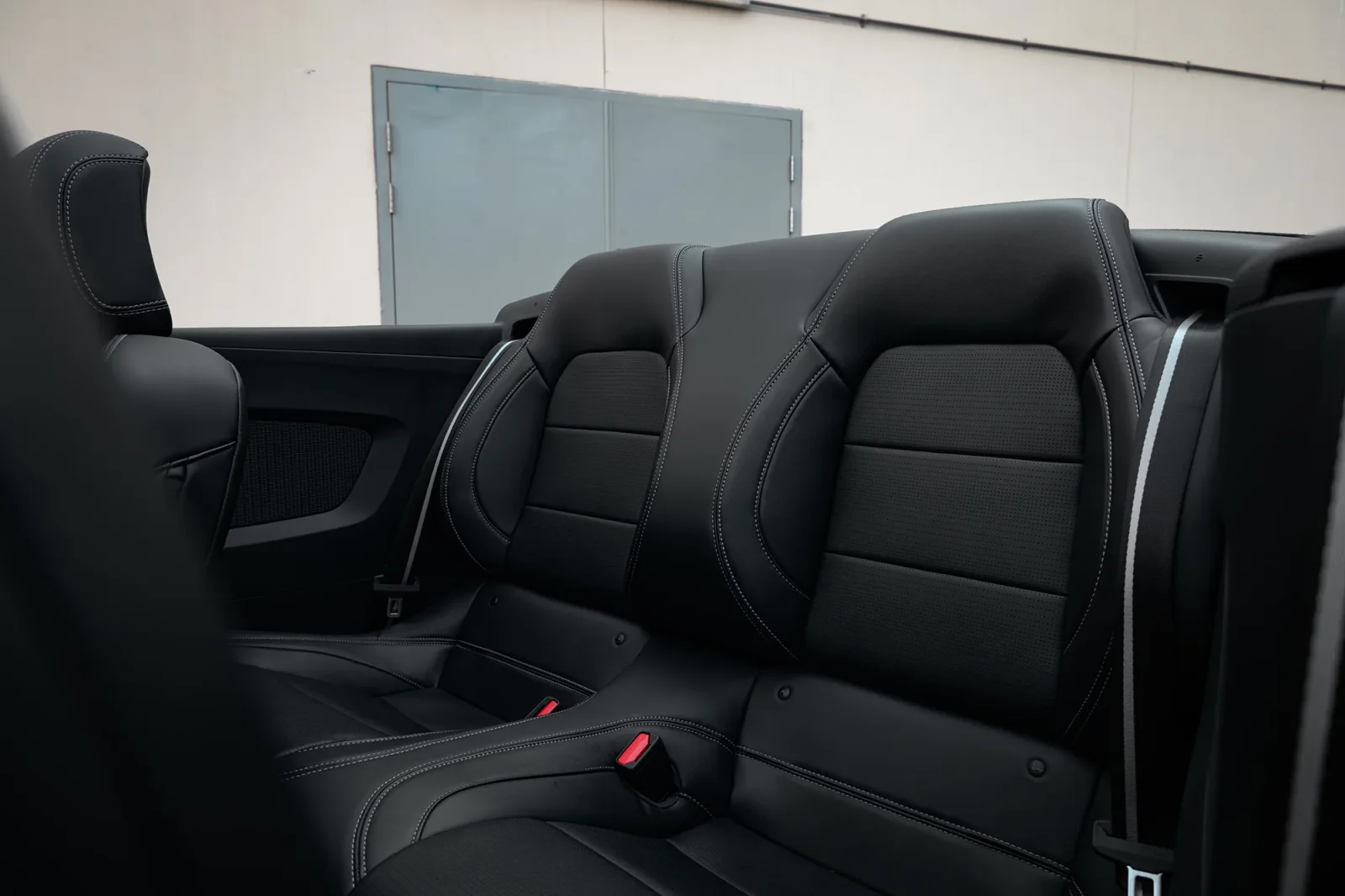 Huren Ford Mustang  Zwart 2024 in Dubai - 9 