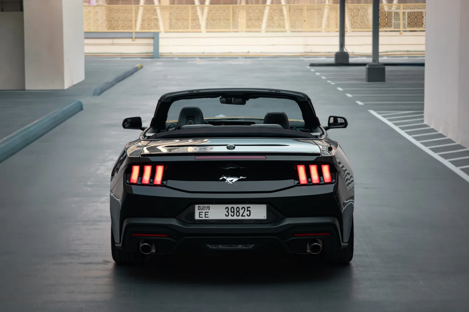 Huren Ford Mustang  Zwart 2024 in Dubai - 13 