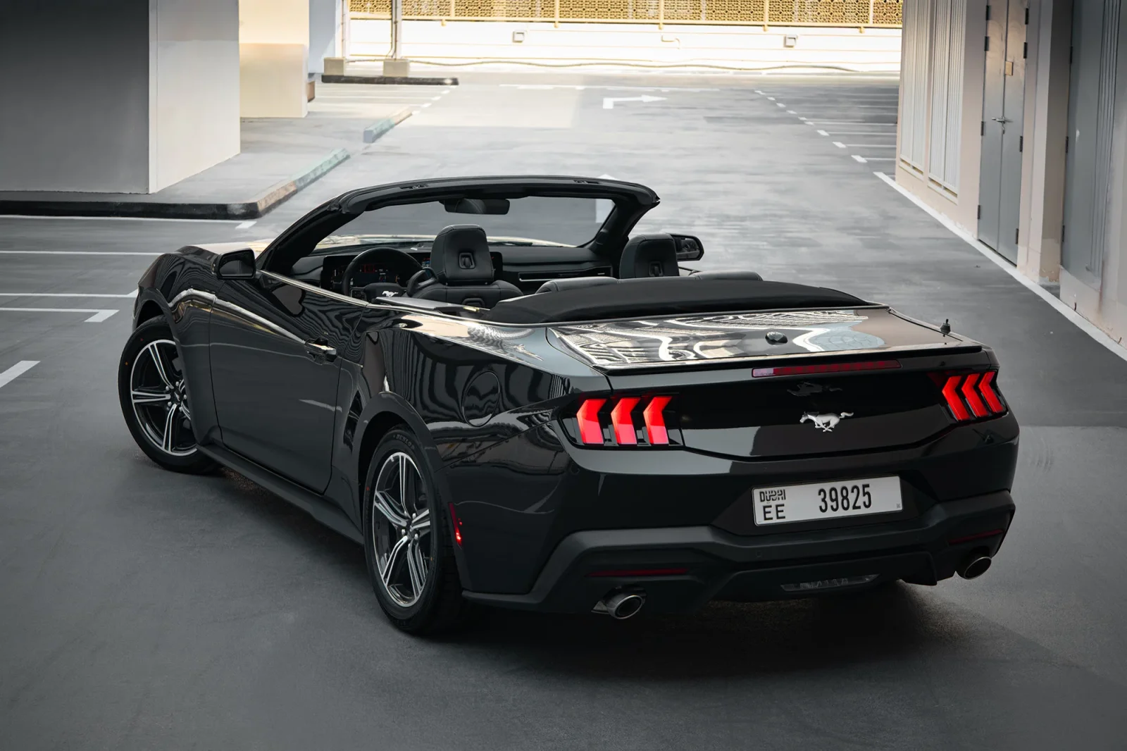 Huren Ford Mustang  Zwart 2024 in Dubai - 14 