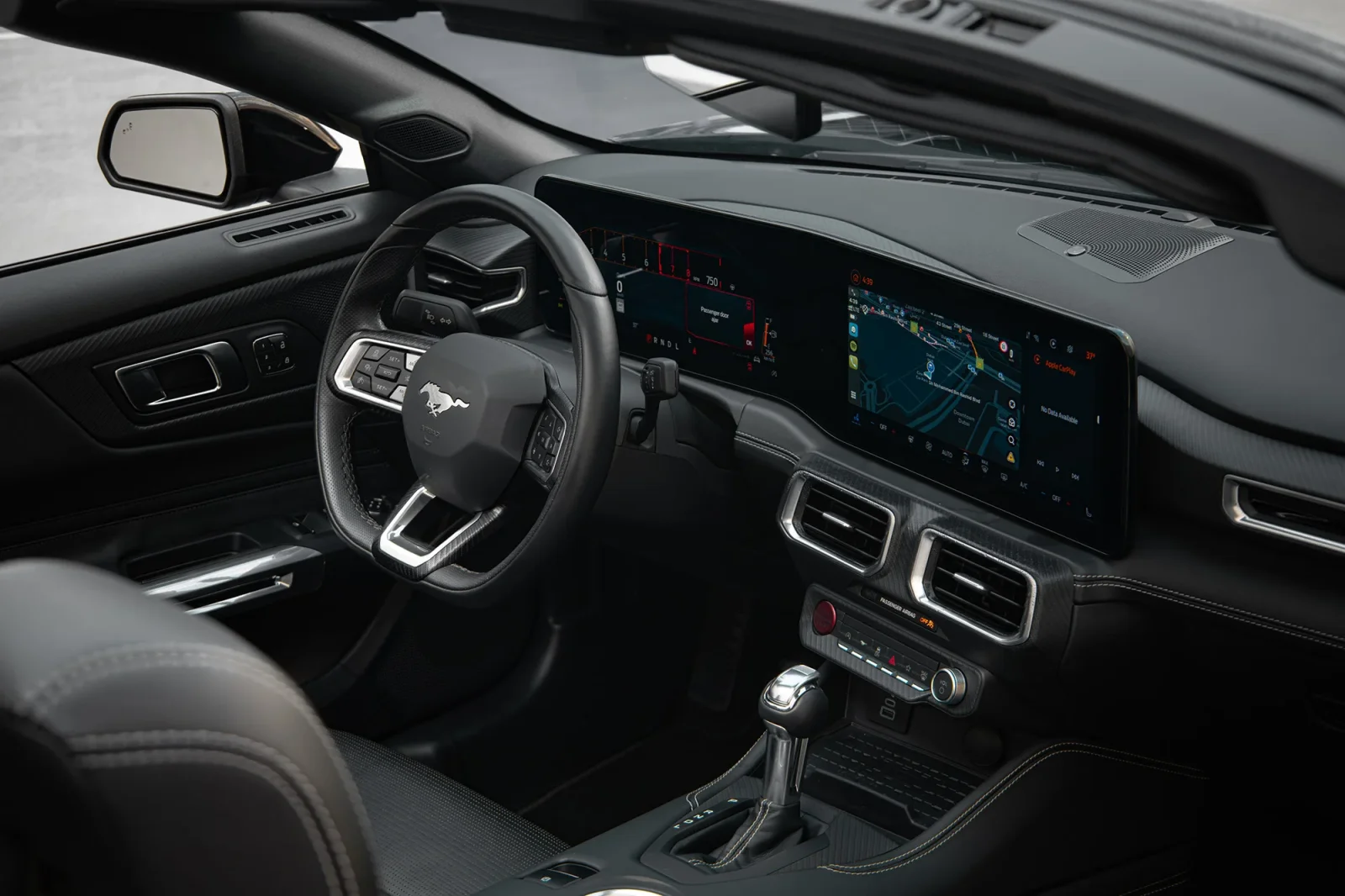 Huren Ford Mustang  Zwart 2024 in Dubai - 3 