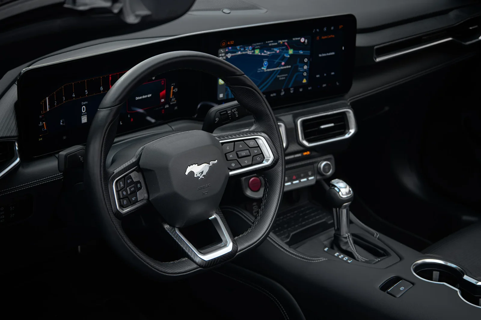 Huren Ford Mustang  Zwart 2024 in Dubai - 4 