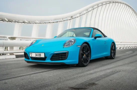 Porsche 911 Carrera cabrio GTS Blue 2017