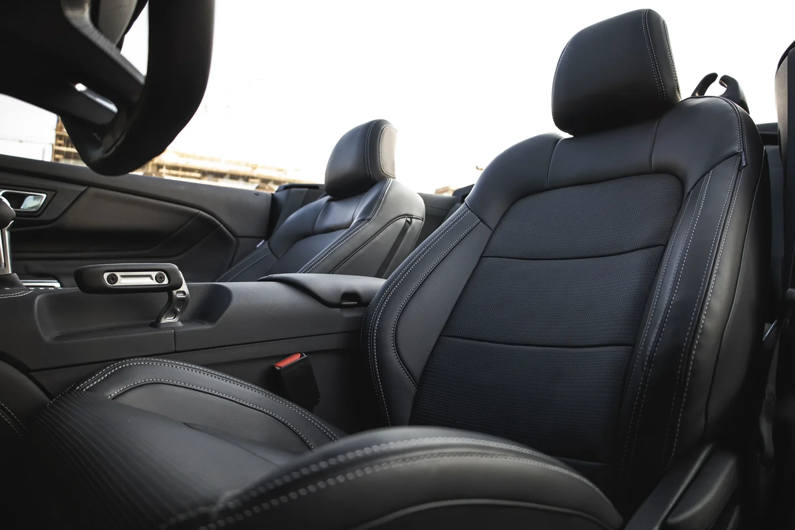 Alquiler Ford Mustang GT Gris 2024 en Dubái - 5 