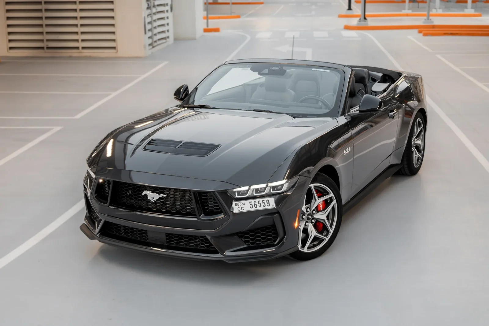 Alquiler Ford Mustang GT Gris 2024 en Dubái