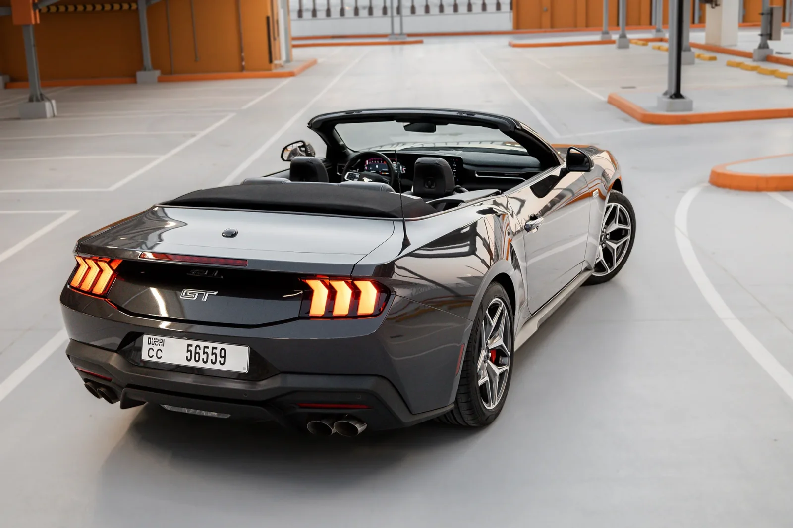 Alquiler Ford Mustang GT Gris 2024 en Dubái - 10 