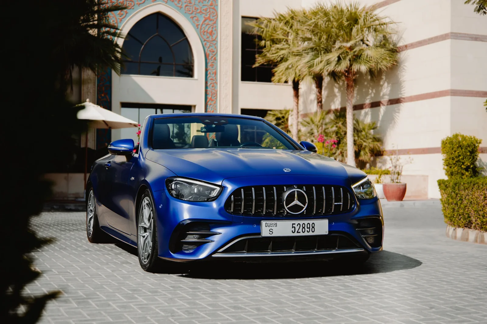 Huren Mercedes-Benz E-Class 53 AMG  Blauw 2022 in Dubai - 2 