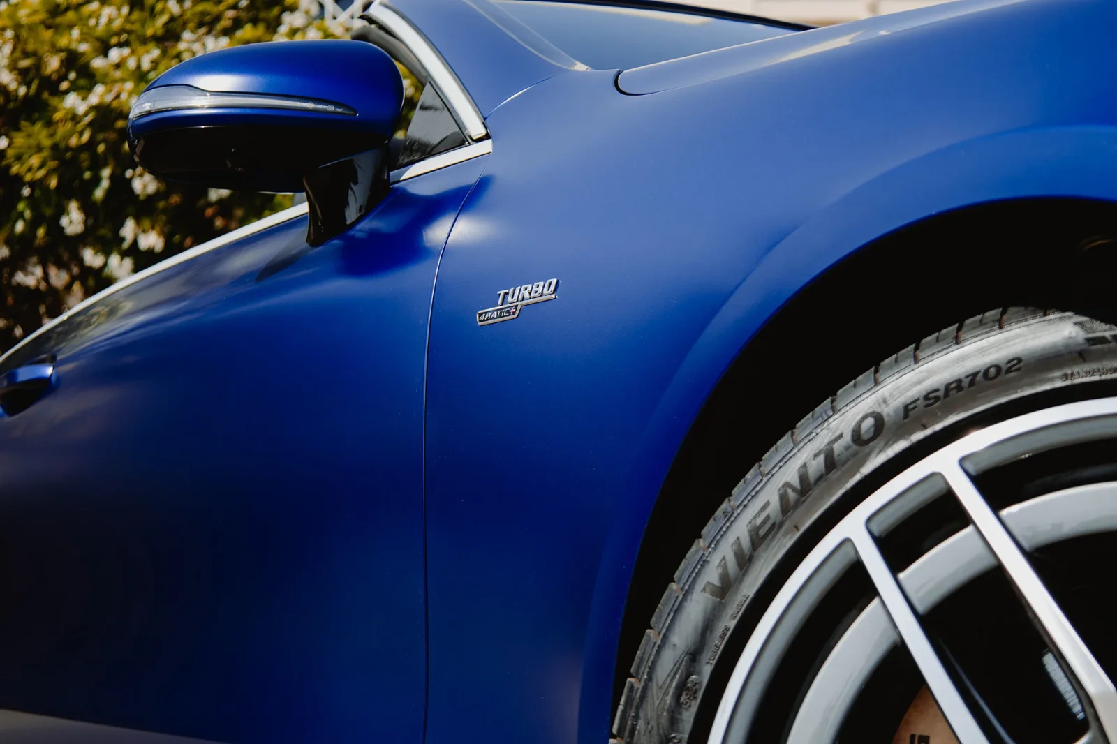 Huren Mercedes-Benz E-Class 53 AMG  Blauw 2022 in Dubai - 13 