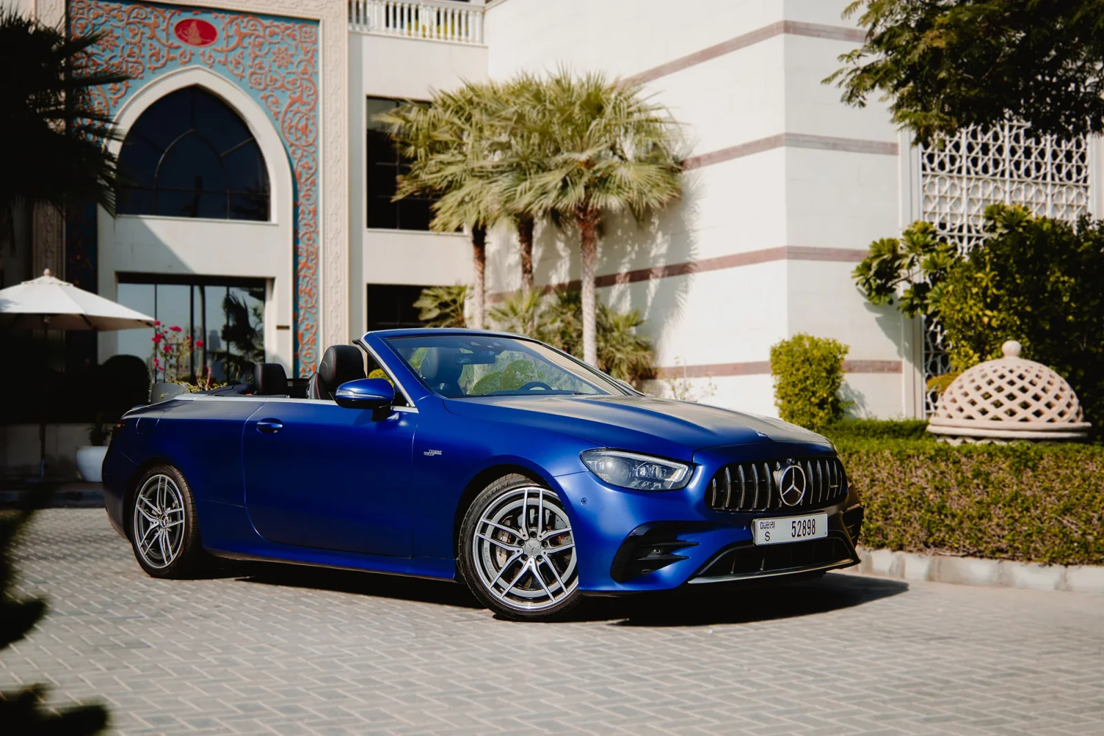 Huren Mercedes-Benz E-Class 53 AMG  Blauw 2022 in Dubai - 10 