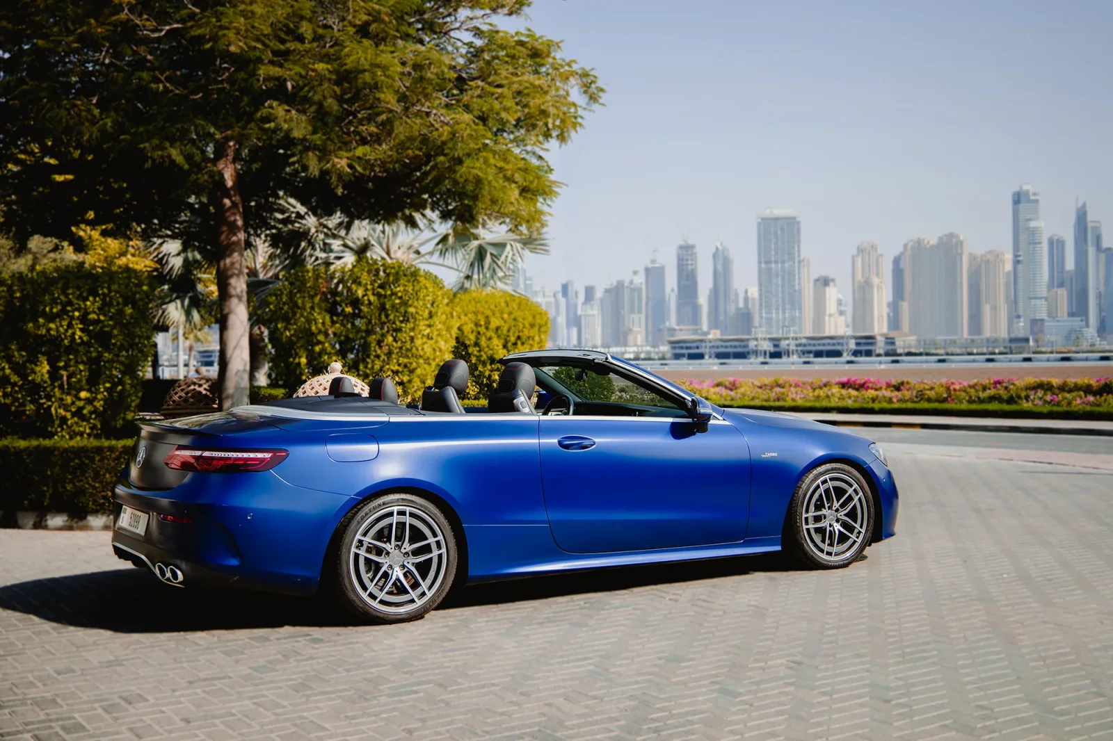 Huren Mercedes-Benz E-Class 53 AMG  Blauw 2022 in Dubai - 9 