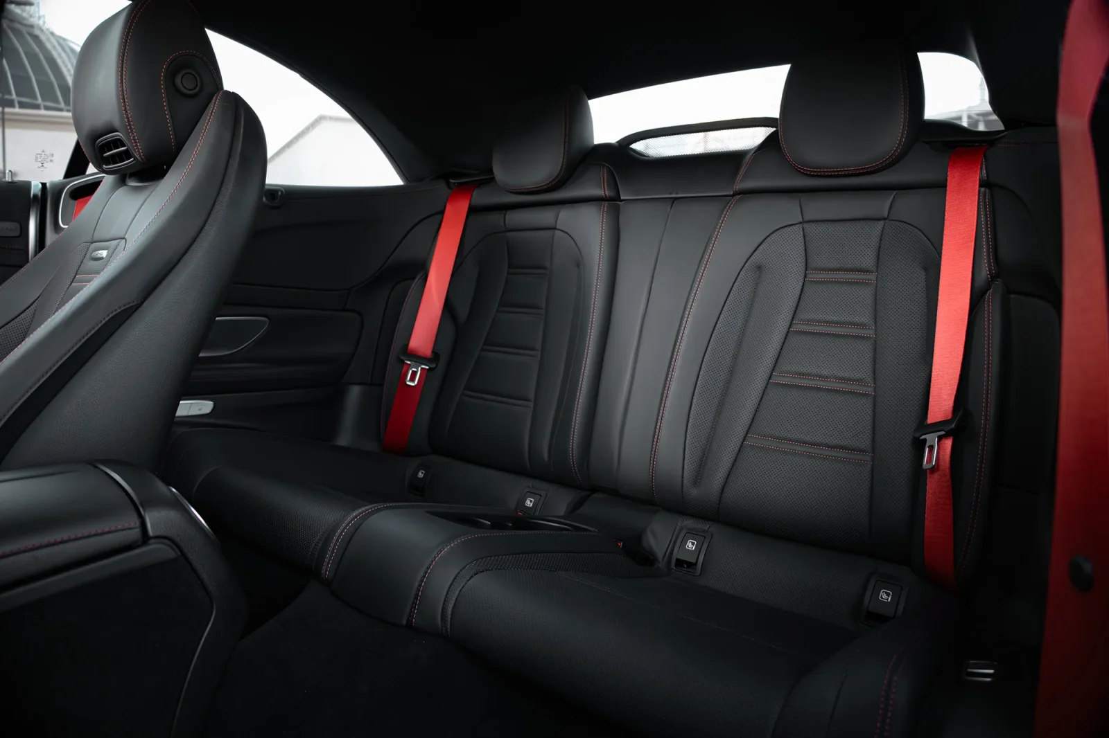 Huren Mercedes-Benz E-Class 53 AMG  Blauw 2022 in Dubai - 8 