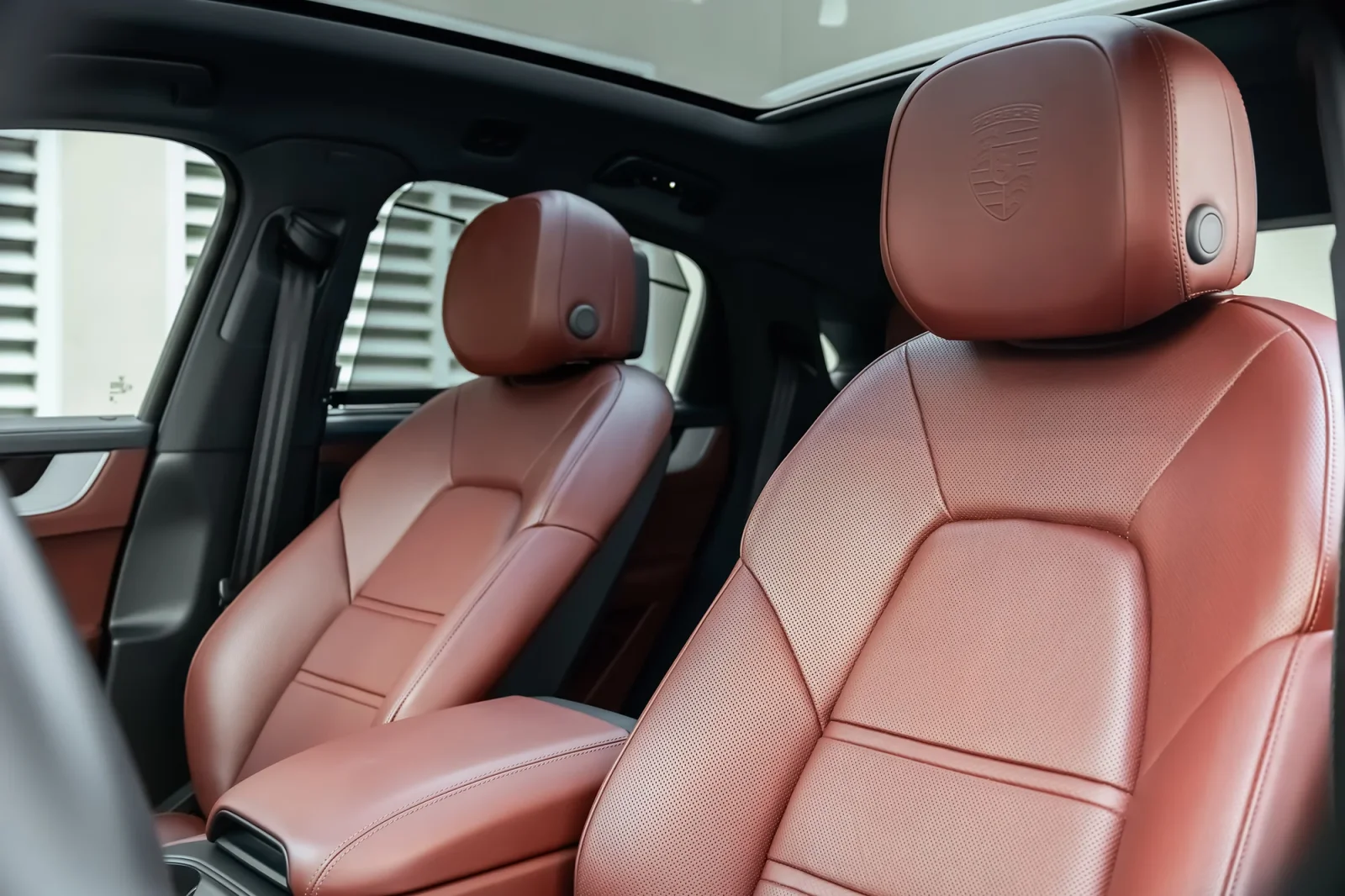 Alquiler Porsche Cayenne Coupe  Gris 2024 en Dubái - 4 