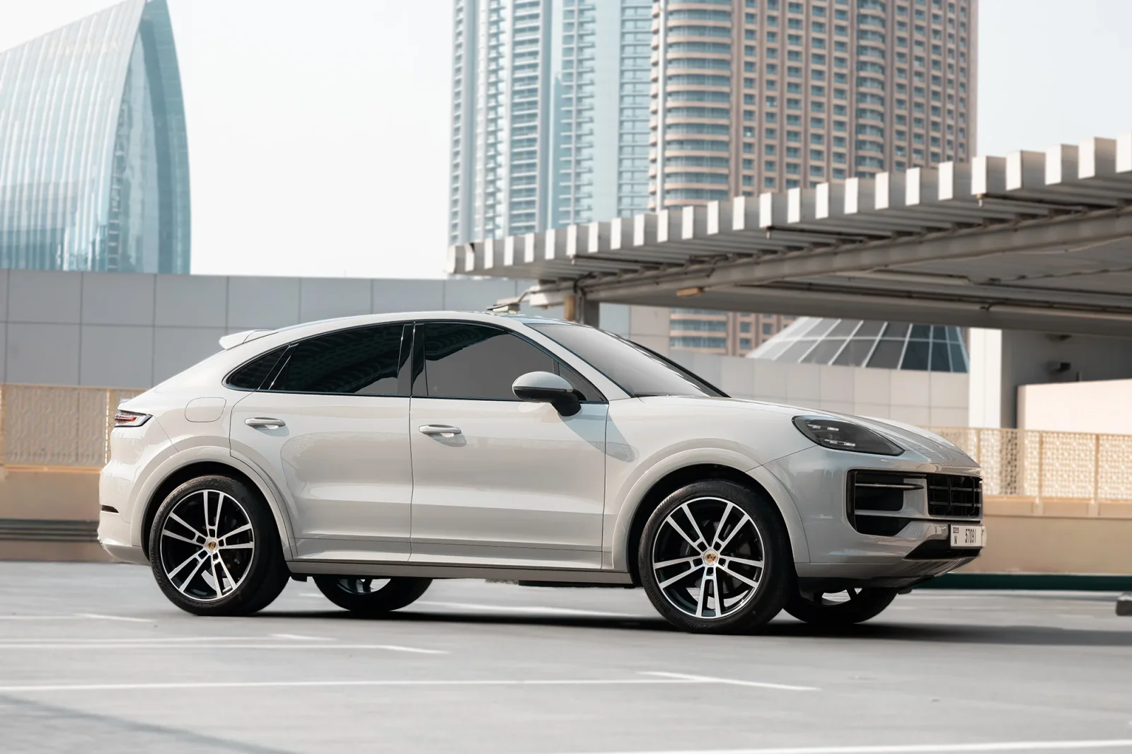 Alquiler Porsche Cayenne Coupe  Gris 2024 en Dubái - 10 