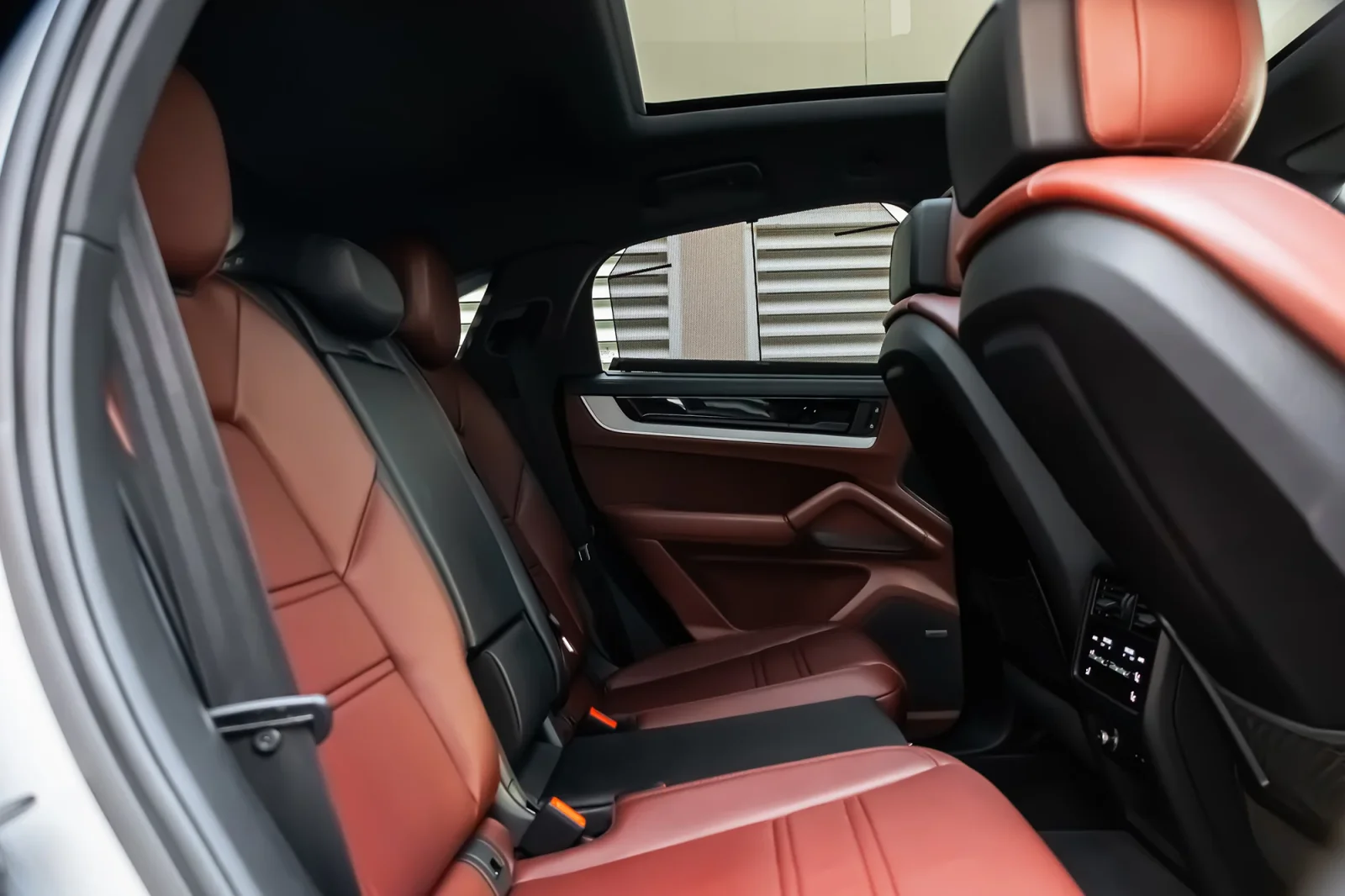 Alquiler Porsche Cayenne Coupe  Gris 2024 en Dubái - 7 