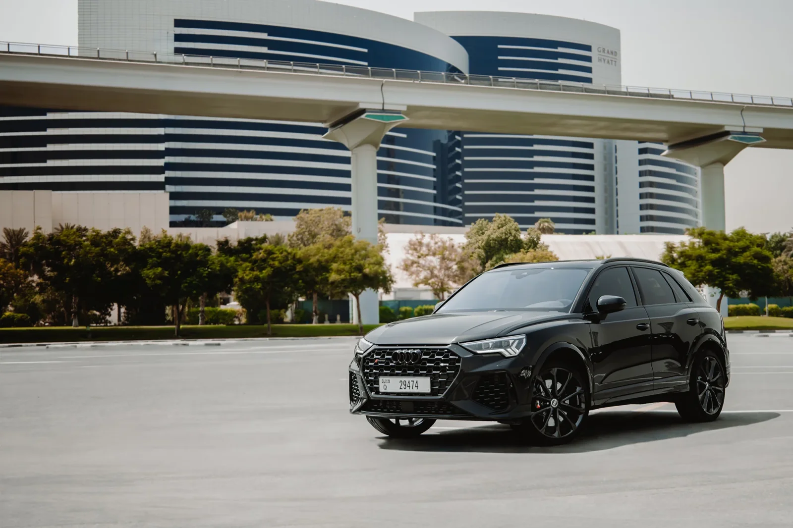 Huren Audi Q3 RS Zwart 2023 in Dubai