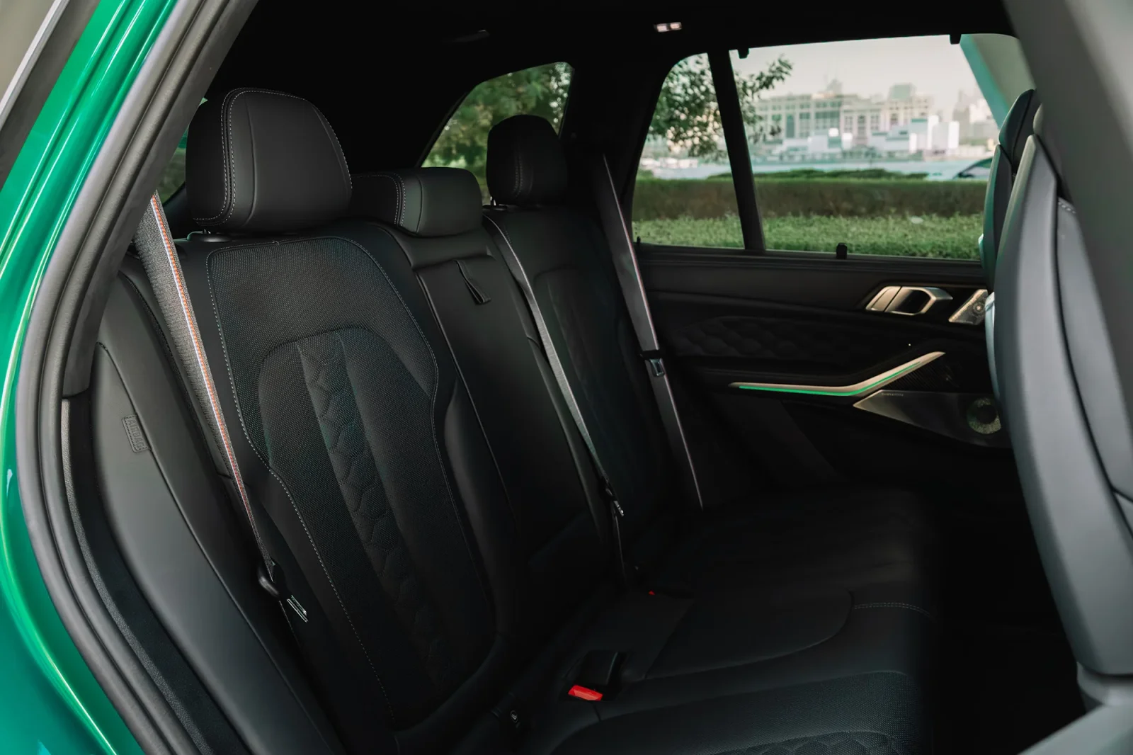 Affitto BMW X5 M Competition Verde 2024 in Dubai - 7 
