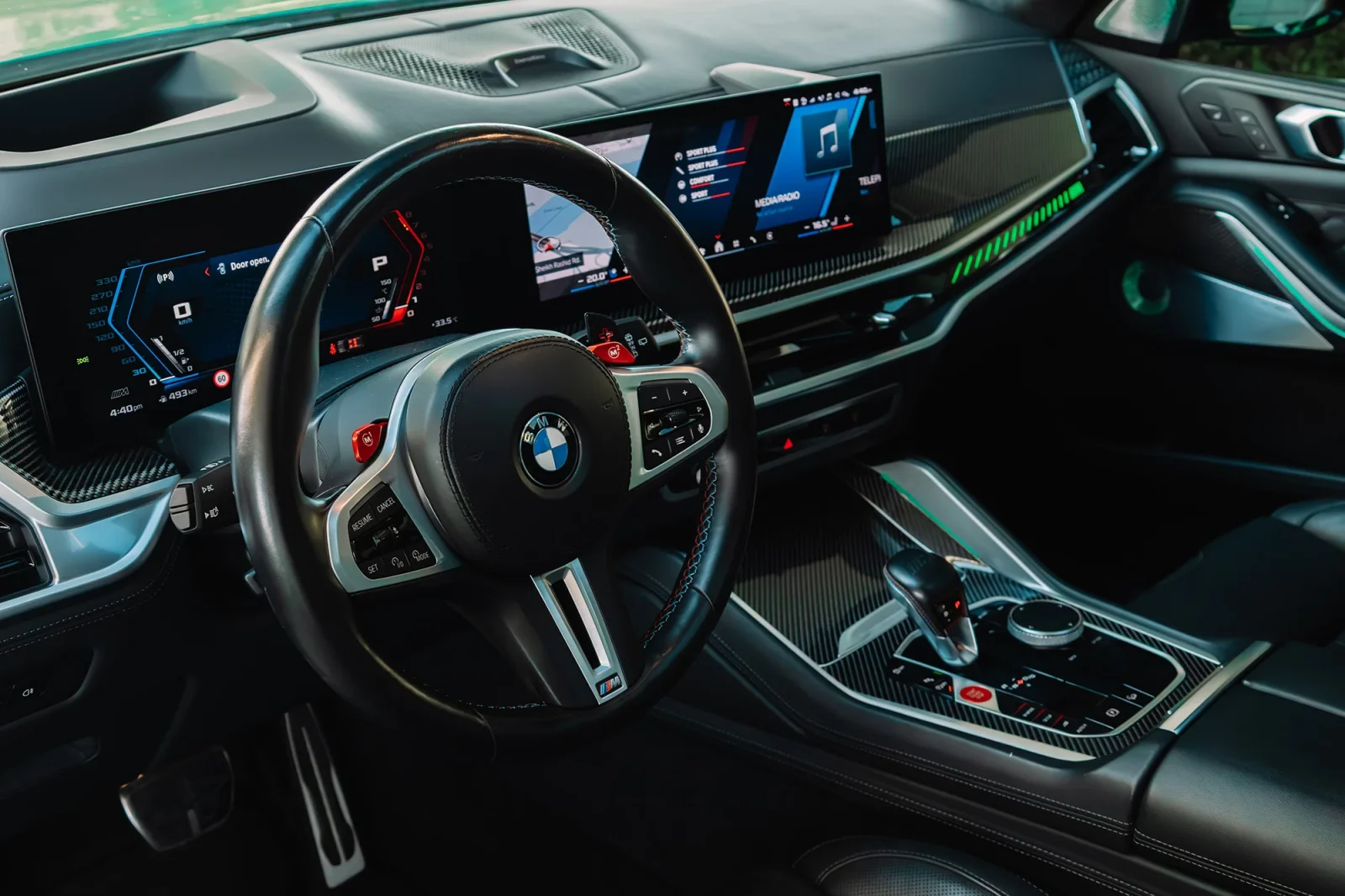 Affitto BMW X5 M Competition Verde 2024 in Dubai - 4 