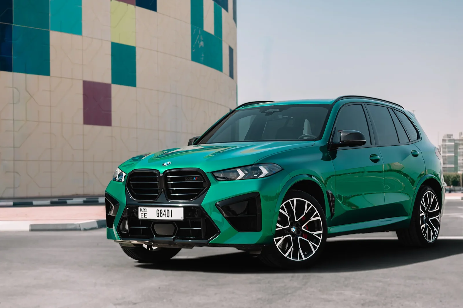 Affitto BMW X5 M Competition Verde 2024 in Dubai - 9 