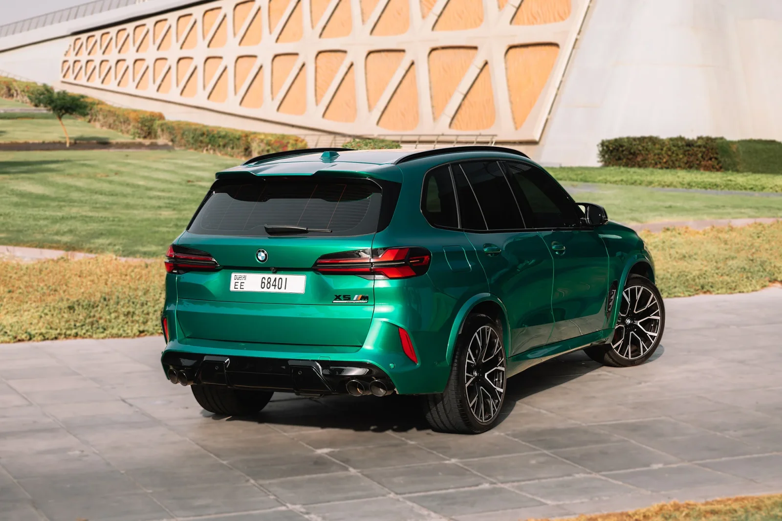 Affitto BMW X5 M Competition Verde 2024 in Dubai - 11 