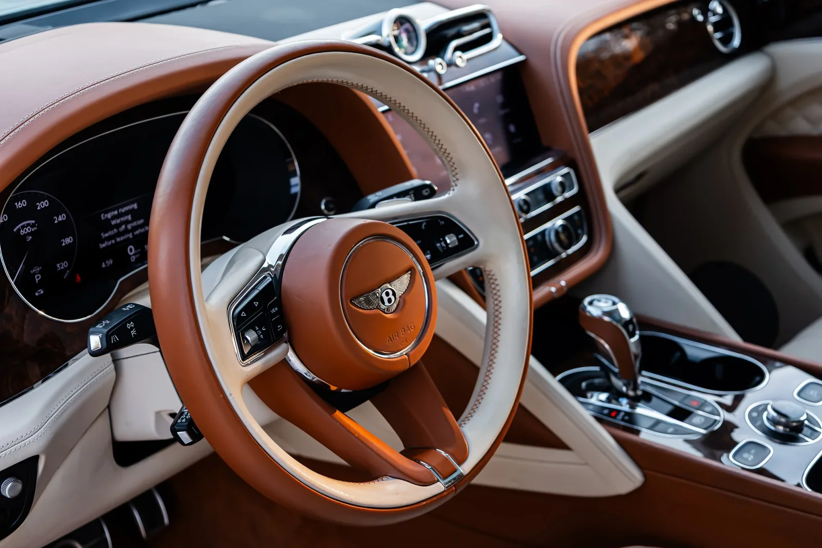 Miete Bentley Bentayga  Weiß 2022 in der Dubai - 4 