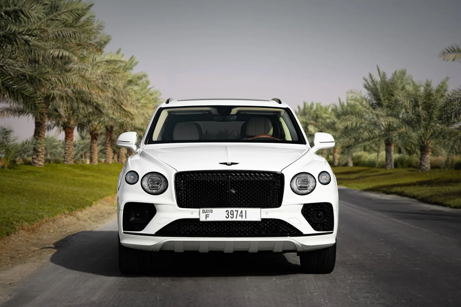Miete Bentley Bentayga  Weiß 2022 in der Dubai - 8 