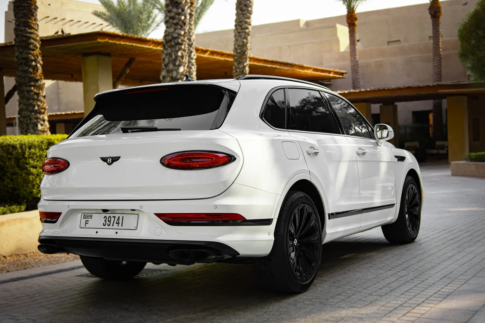 Miete Bentley Bentayga  Weiß 2022 in der Dubai - 9 