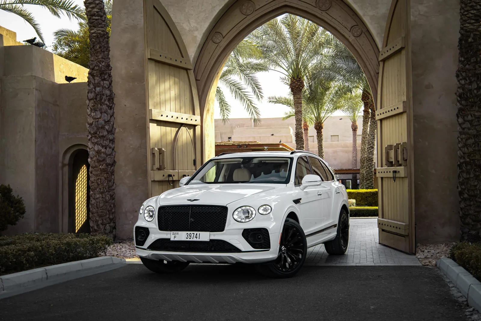 Miete Bentley Bentayga  Weiß 2022 in der Dubai