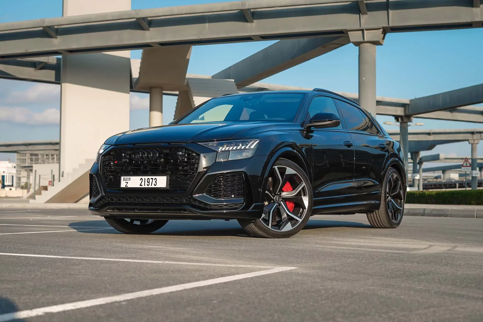 Alquiler Audi RS Q8  Negro 2023 en Dubái