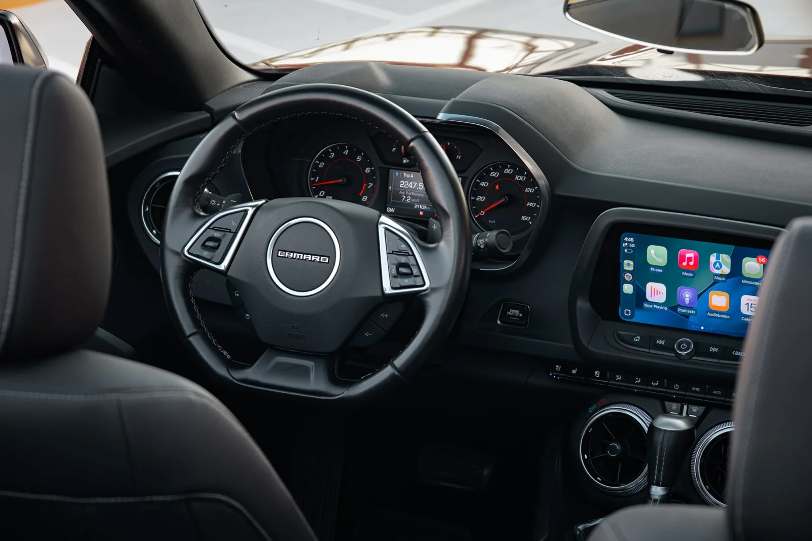 Аренда Chevrolet Camaro  Красный 2023 в Дубае - 3 