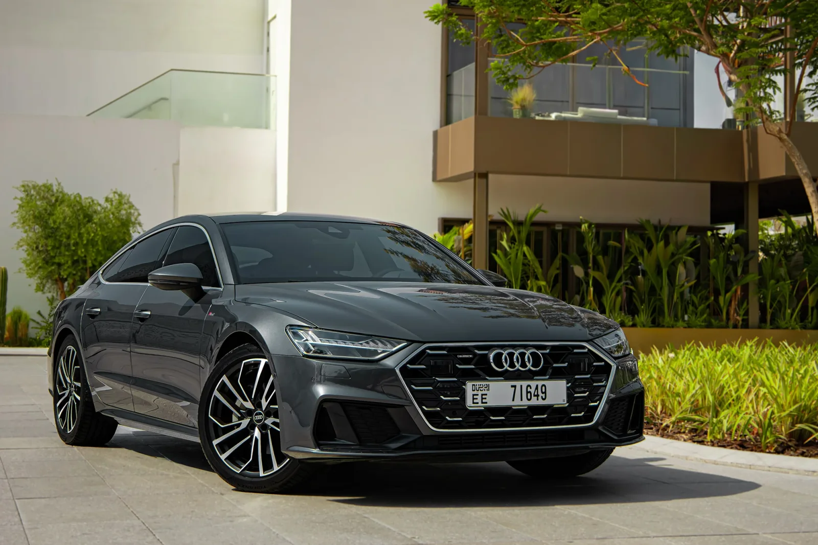 Miete Audi A7  Grau 2024 in der Dubai