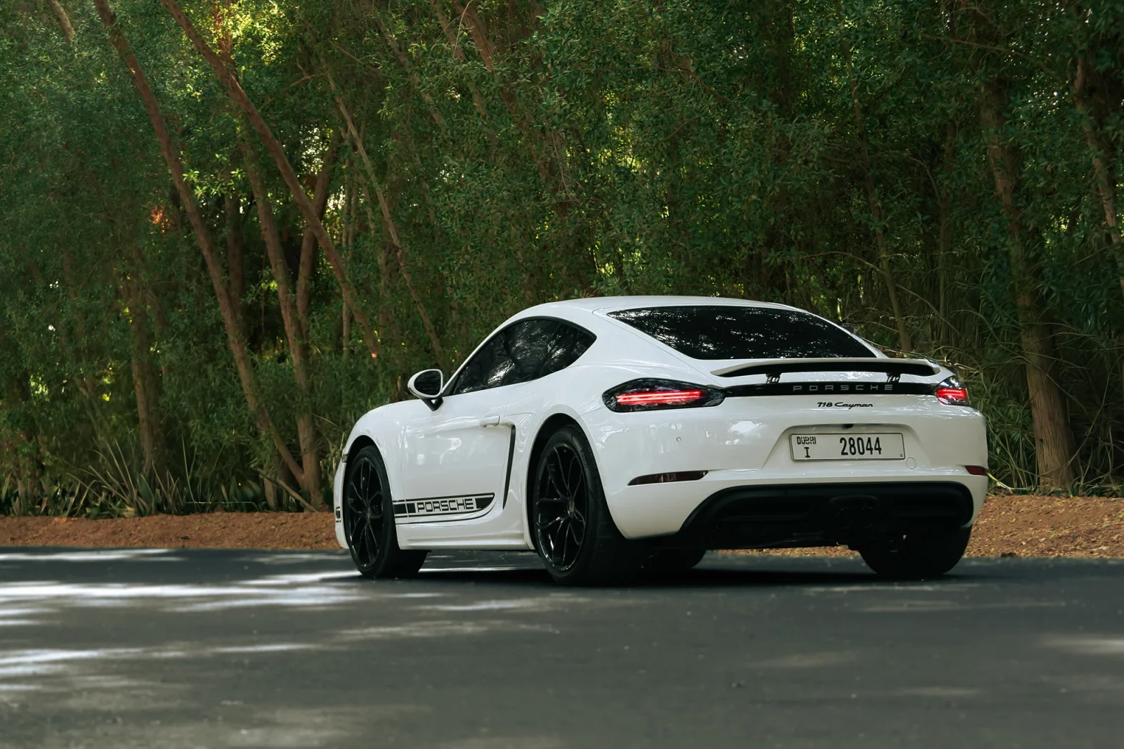 Loyer Porsche Cayman  Blanc 2024 en Dubai - 8 