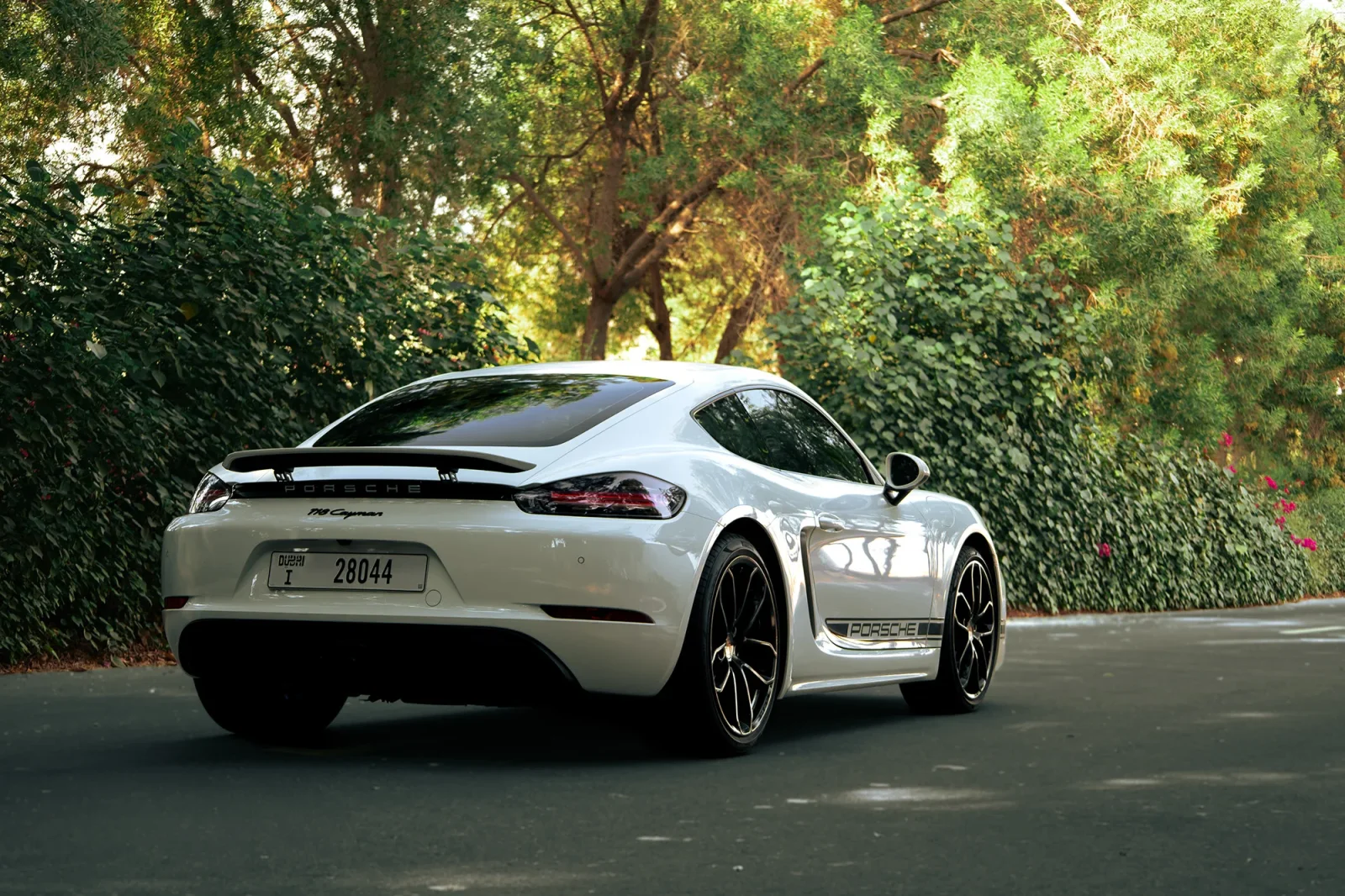 Loyer Porsche Cayman  Blanc 2024 en Dubai - 10 