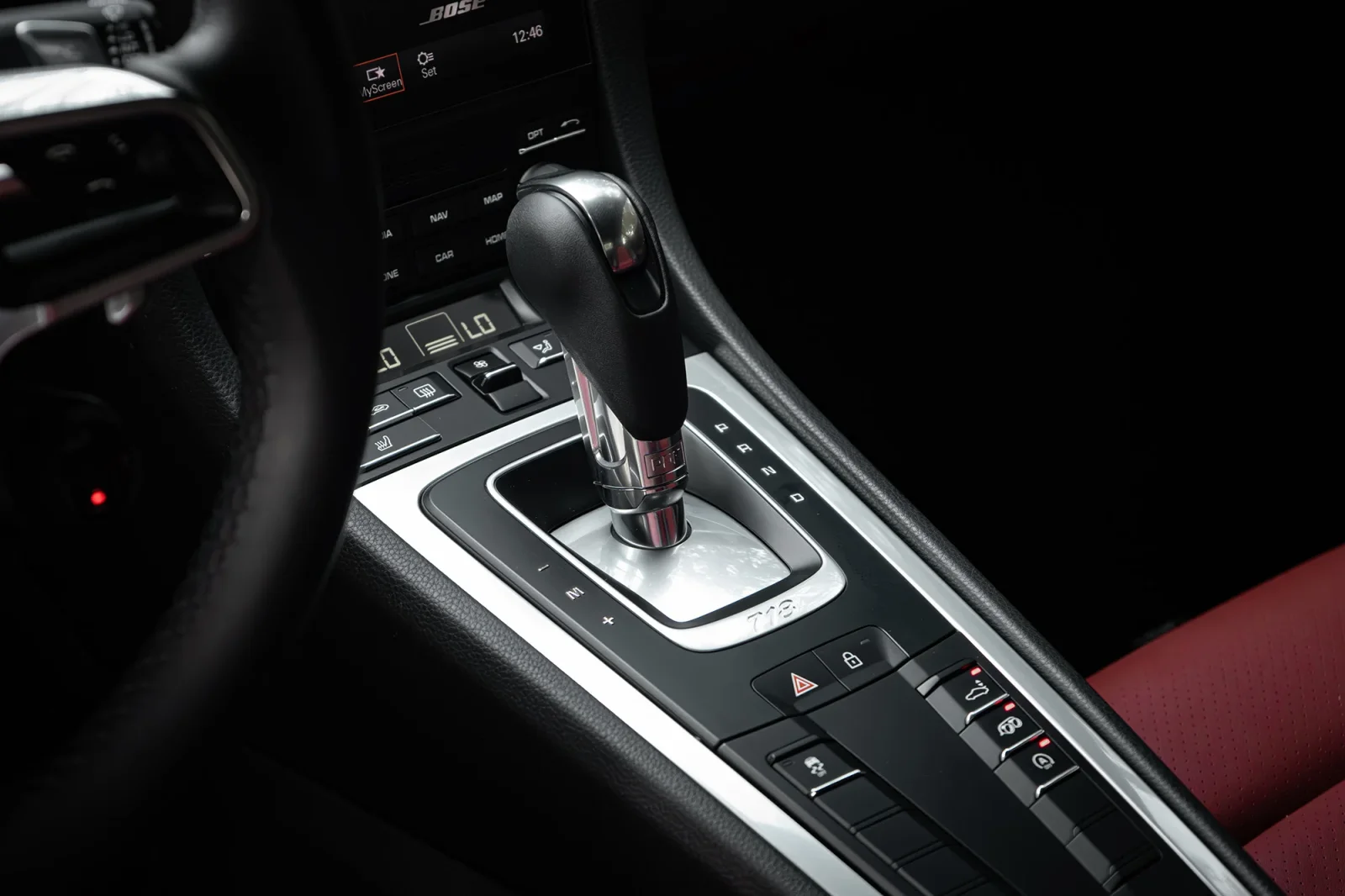 Loyer Porsche Cayman  Blanc 2024 en Dubai - 5 