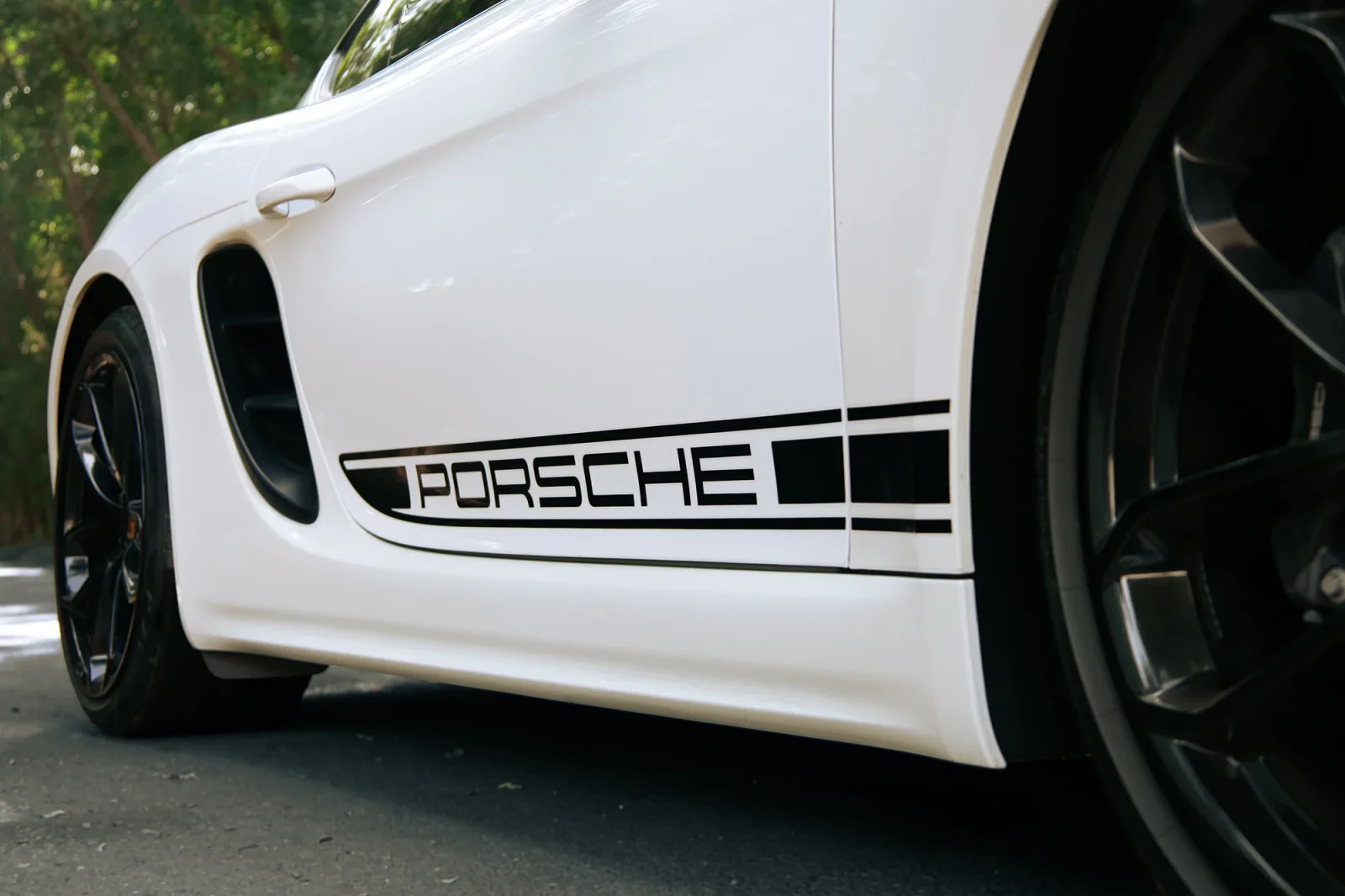 Loyer Porsche Cayman  Blanc 2024 en Dubai - 12 