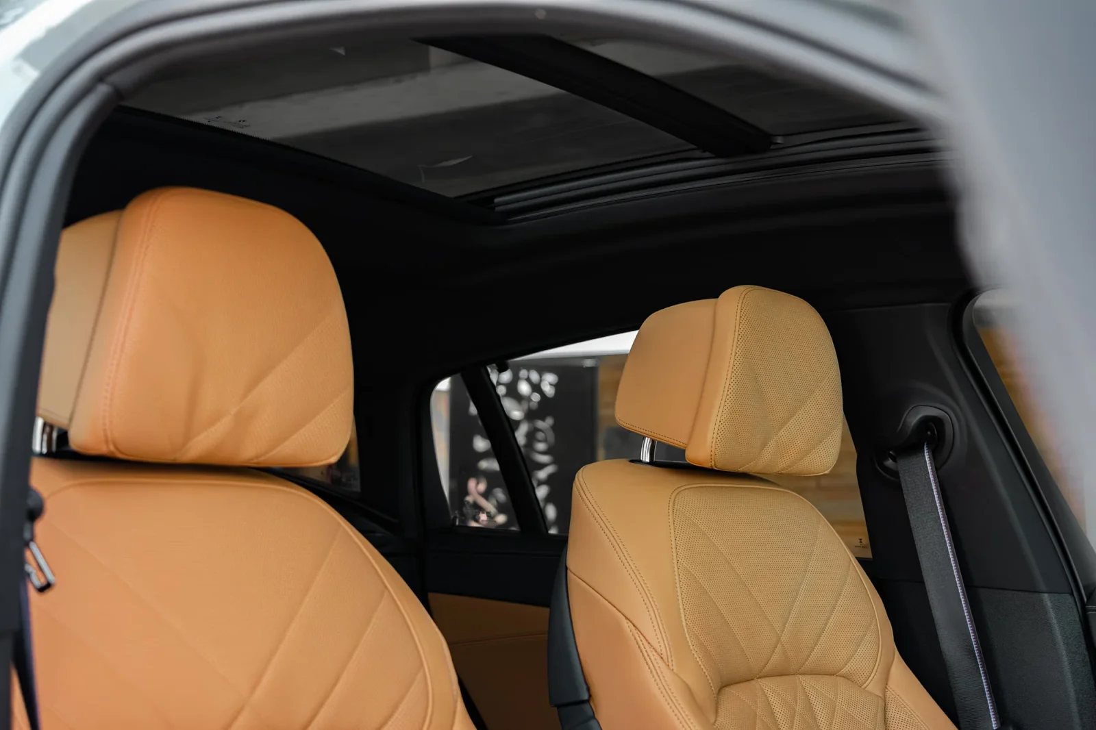 Alquiler BMW X6 40i Gris 2025 en Dubái - 13 