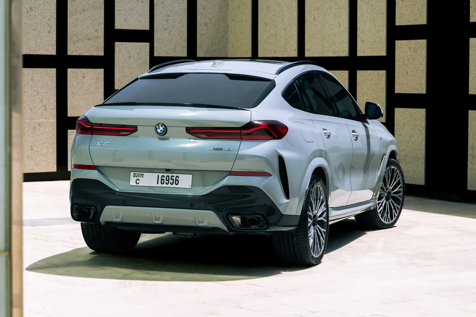 Alquiler BMW X6 40i Gris 2025 en Dubái - 10 