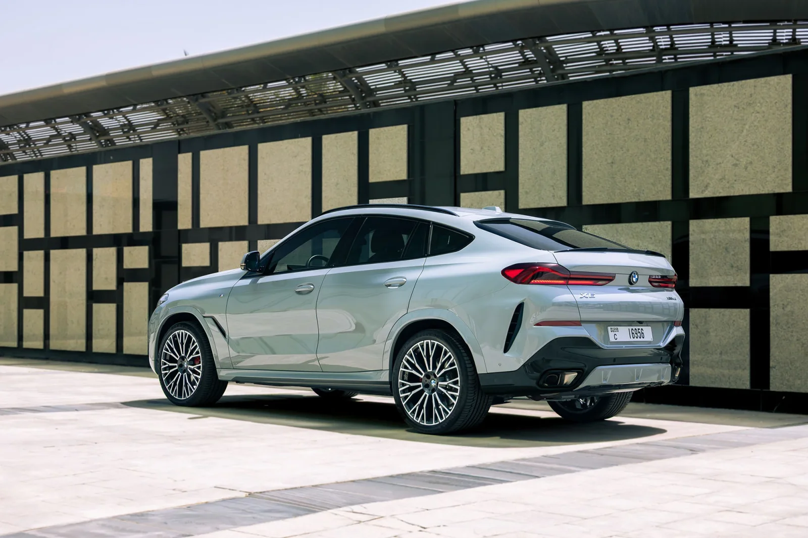 Alquiler BMW X6 40i Gris 2025 en Dubái - 11 