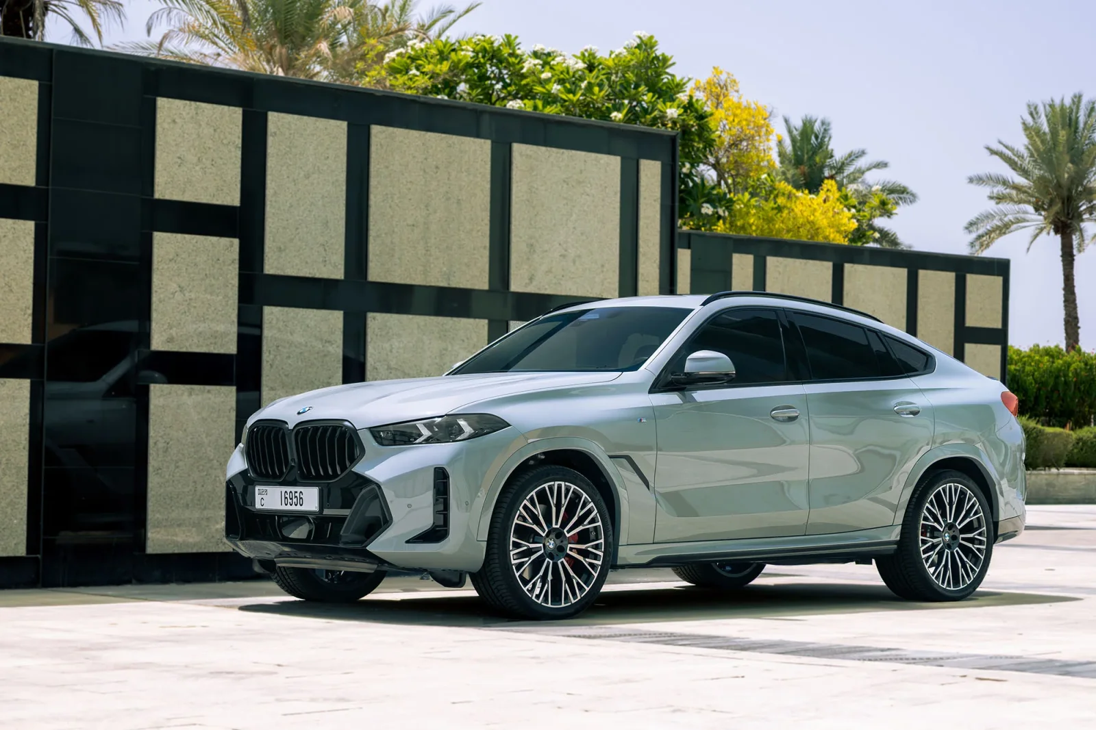 Alquiler BMW X6 40i Gris 2025 en Dubái - 8 