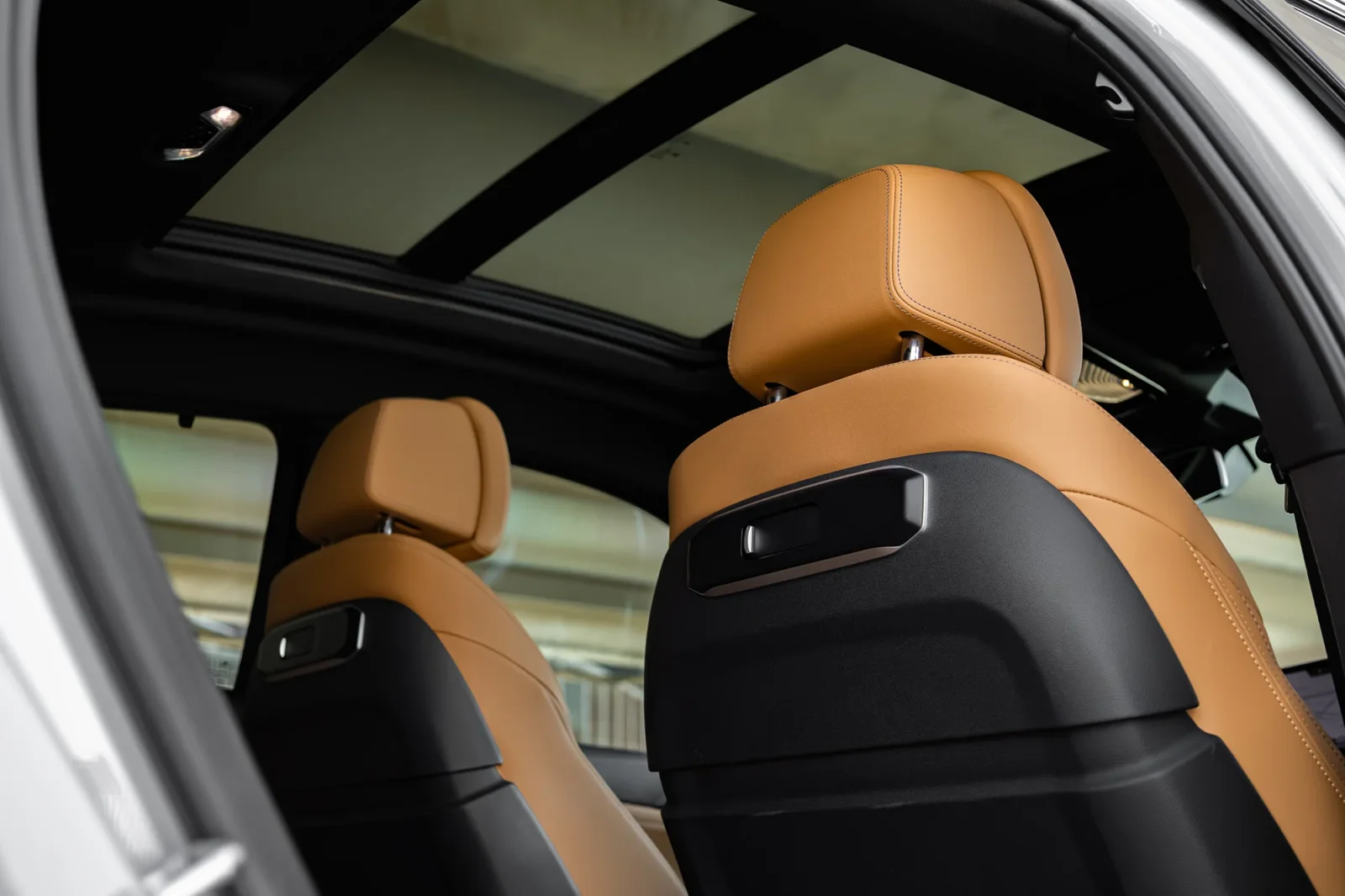 Alquiler BMW X6 40i Gris 2025 en Dubái - 12 