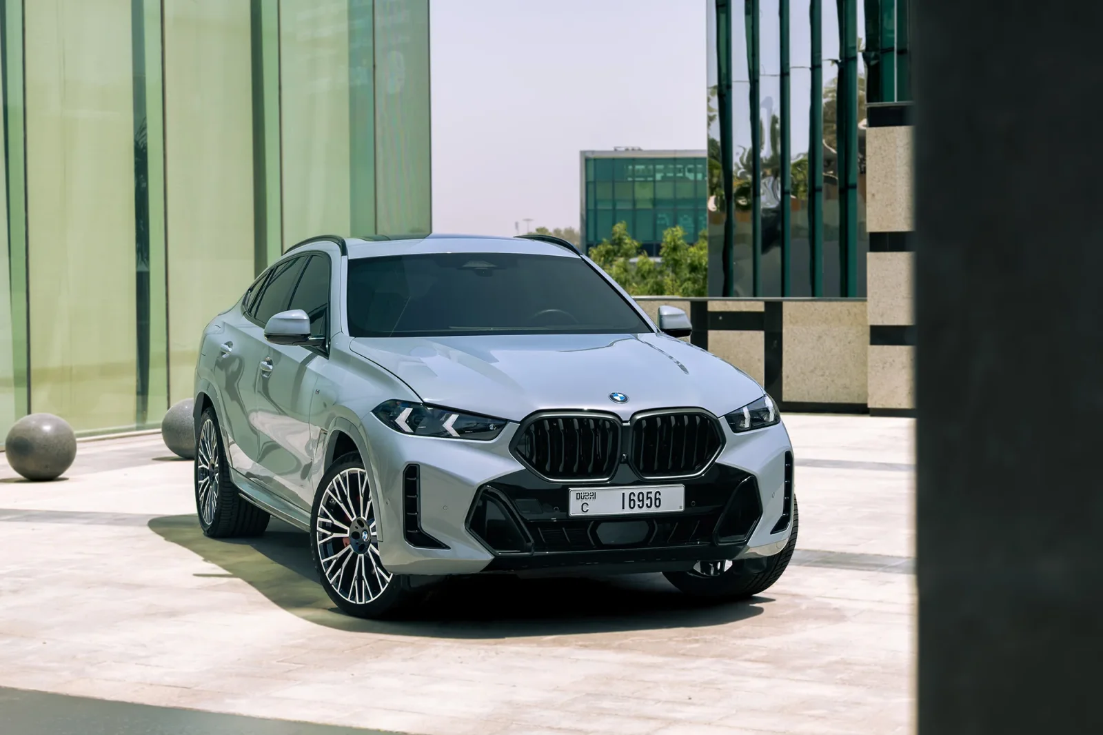 Alquiler BMW X6 40i Gris 2025 en Dubái