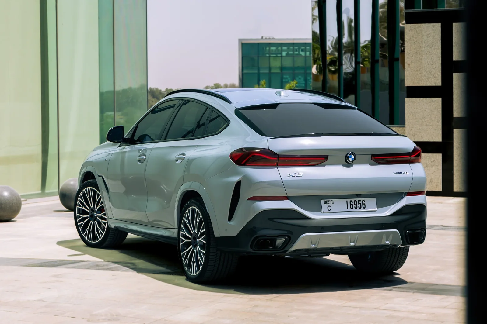 Alquiler BMW X6 40i Gris 2025 en Dubái - 3 